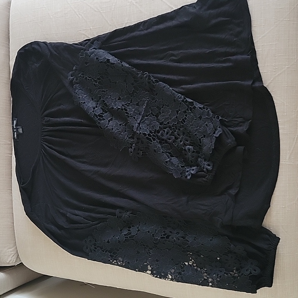 Crochet applique sleeved blouse